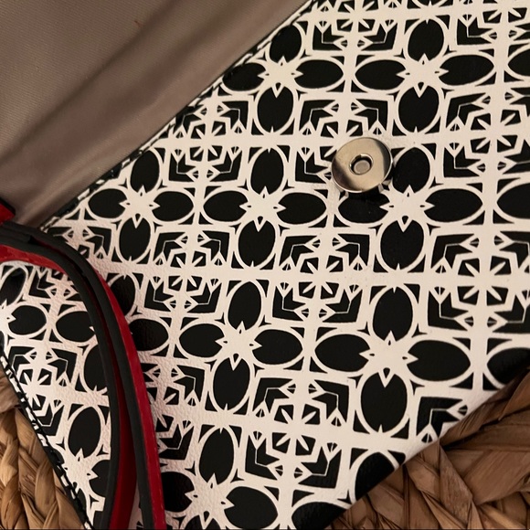 The Limited ENVELOPE CLUTCH/WRISTLET in red, white & black geometric design EUC - Picture 8 of 10